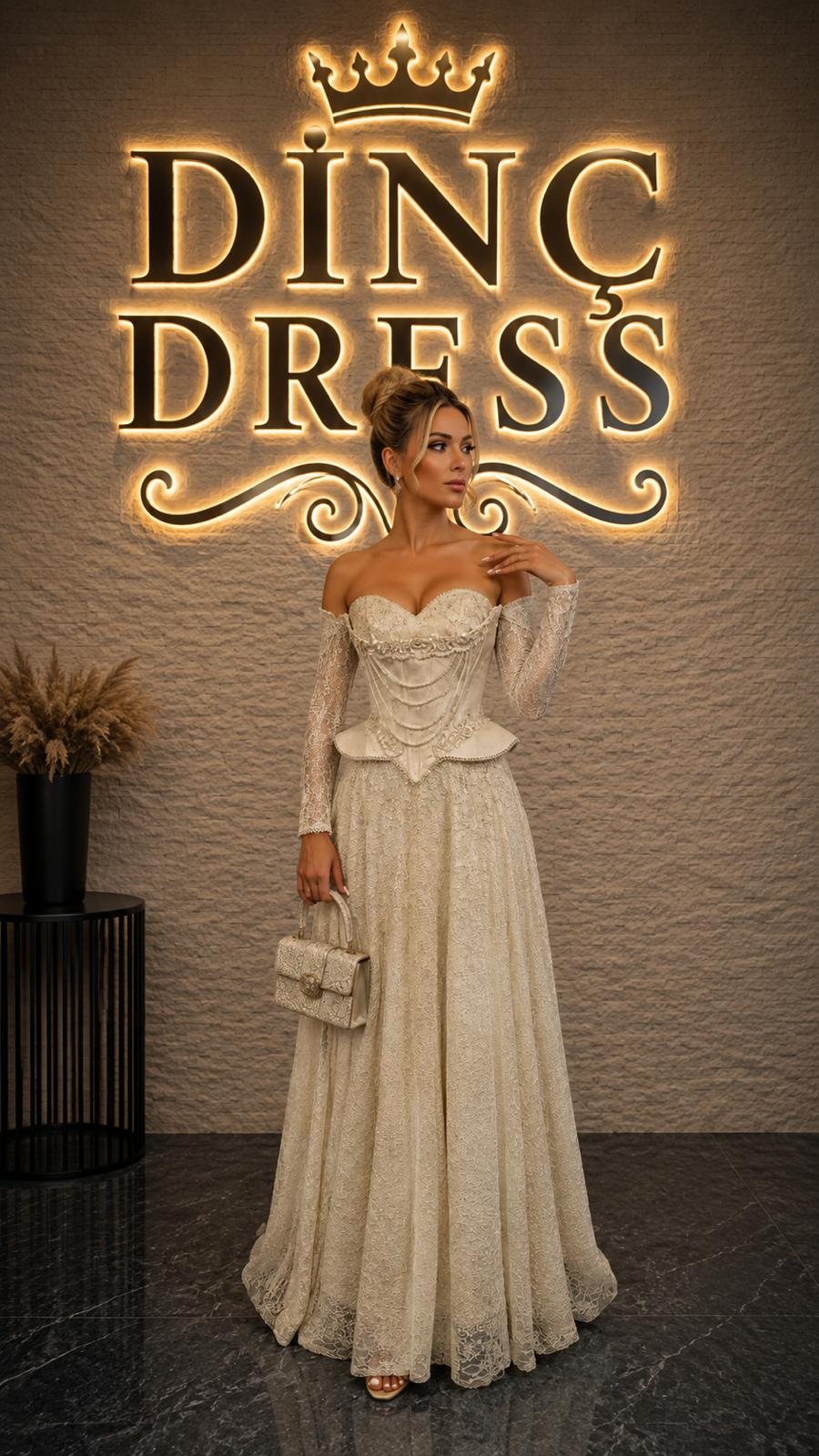 Dinç Dress — Fildişi Dantelli Abiye